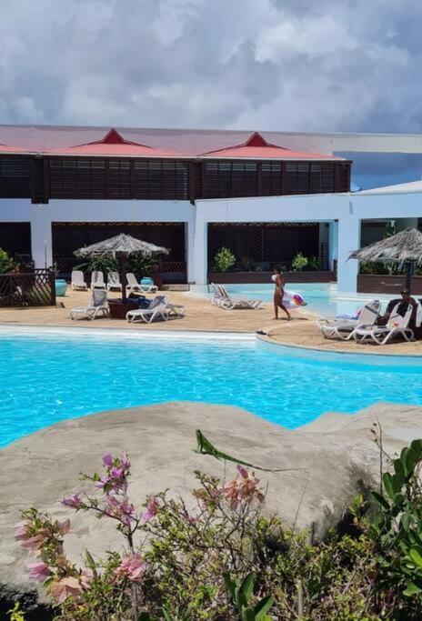 Agreable Studio Au Bord De Mer. Saint-Francois  Buitenkant foto
